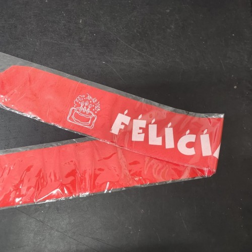 BANDA ROJA FELICIDADES LETRAS BLANCA