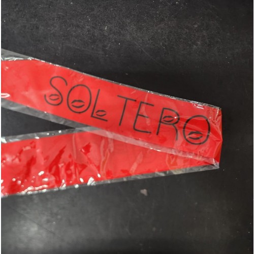 BANDA FUCSIA LETRAS SOLTERO DE ORO NEGRO