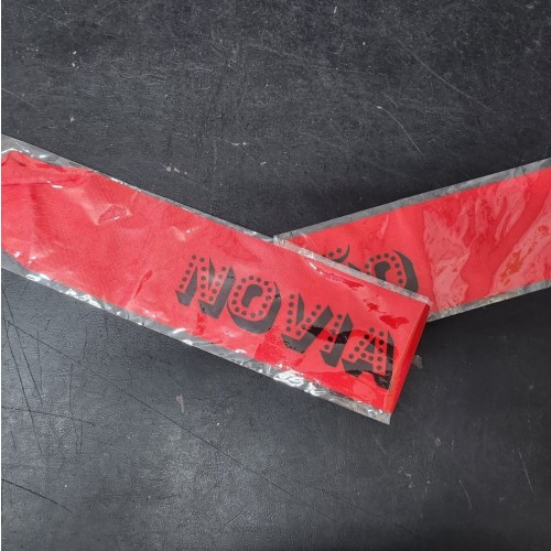 BANDA ROJA NOVIA DEL AÑO LETRAS NEGRAS