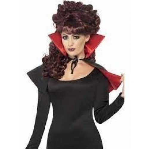  MINI CAPA CON CUELLO VAMPIRO