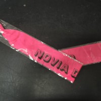 BANDA FUCSIA NOVIA DEL AÑO LETRA NEGRA