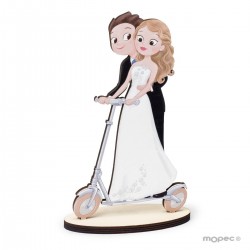 FIGURA MADERA NOVIOS PATINETE 19CM